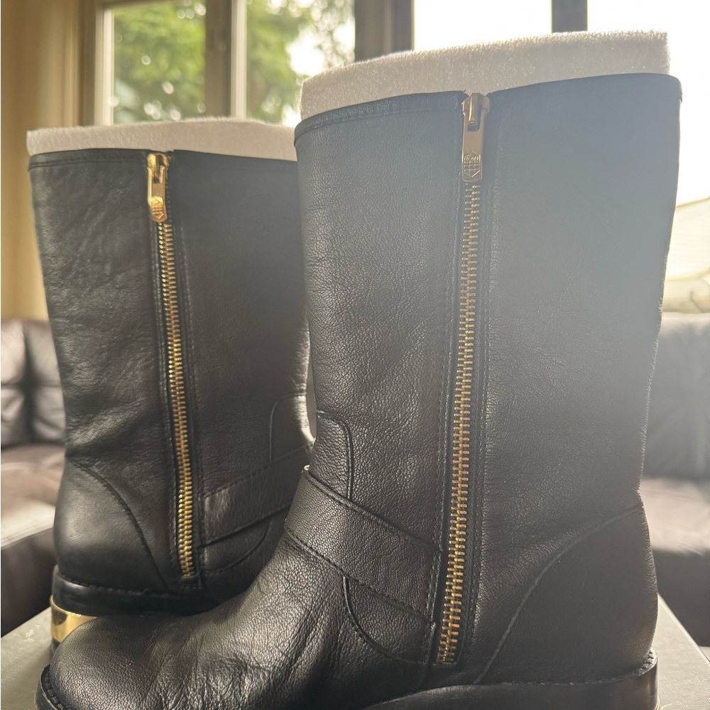 Vince Camuto Winchell Bootie - Picture 9 of 12